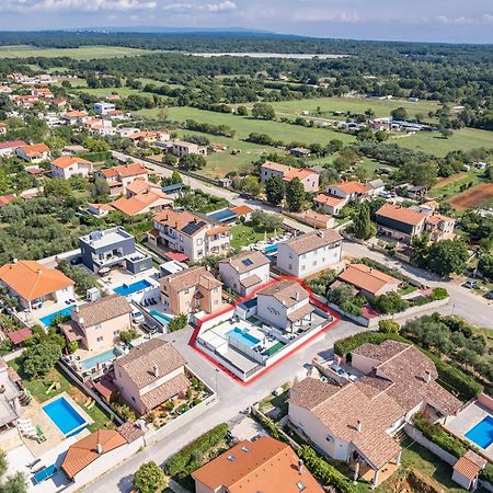 Casa Tara Three-Bedroom Holiday Home พูลา ภายนอก รูปภาพ