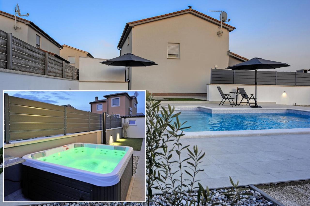 Casa Tara Three-Bedroom Holiday Home พูลา ภายนอก รูปภาพ