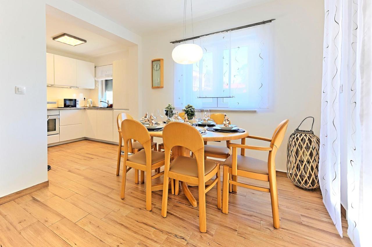 Casa Tara Three-Bedroom Holiday Home พูลา ภายนอก รูปภาพ