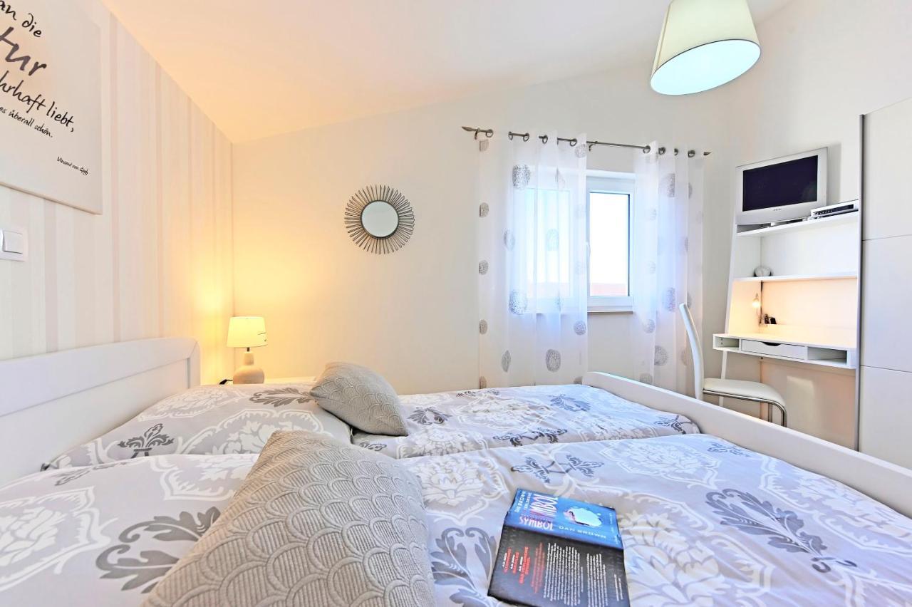 Casa Tara Three-Bedroom Holiday Home พูลา ภายนอก รูปภาพ