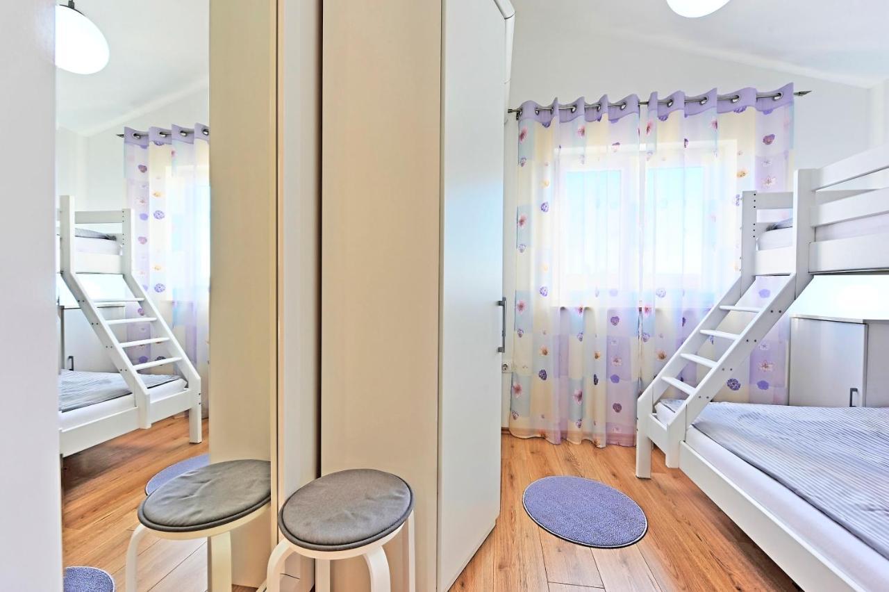 Casa Tara Three-Bedroom Holiday Home พูลา ภายนอก รูปภาพ