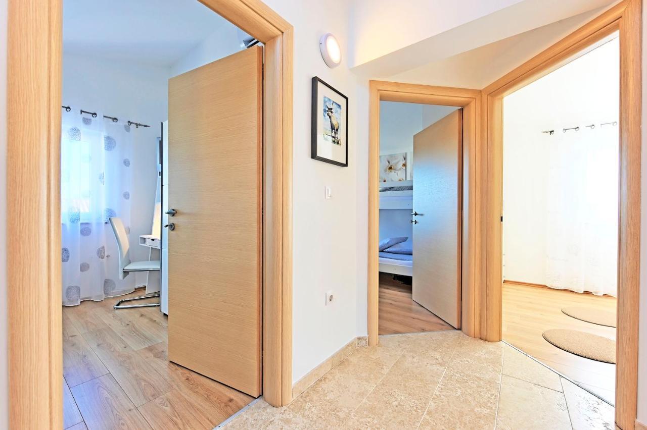 Casa Tara Three-Bedroom Holiday Home พูลา ภายนอก รูปภาพ