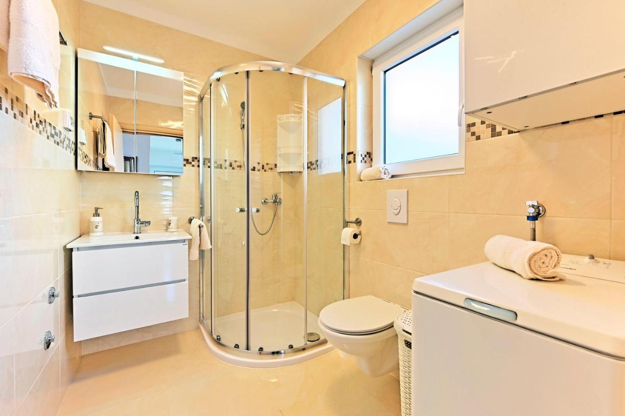 Casa Tara Three-Bedroom Holiday Home พูลา ภายนอก รูปภาพ