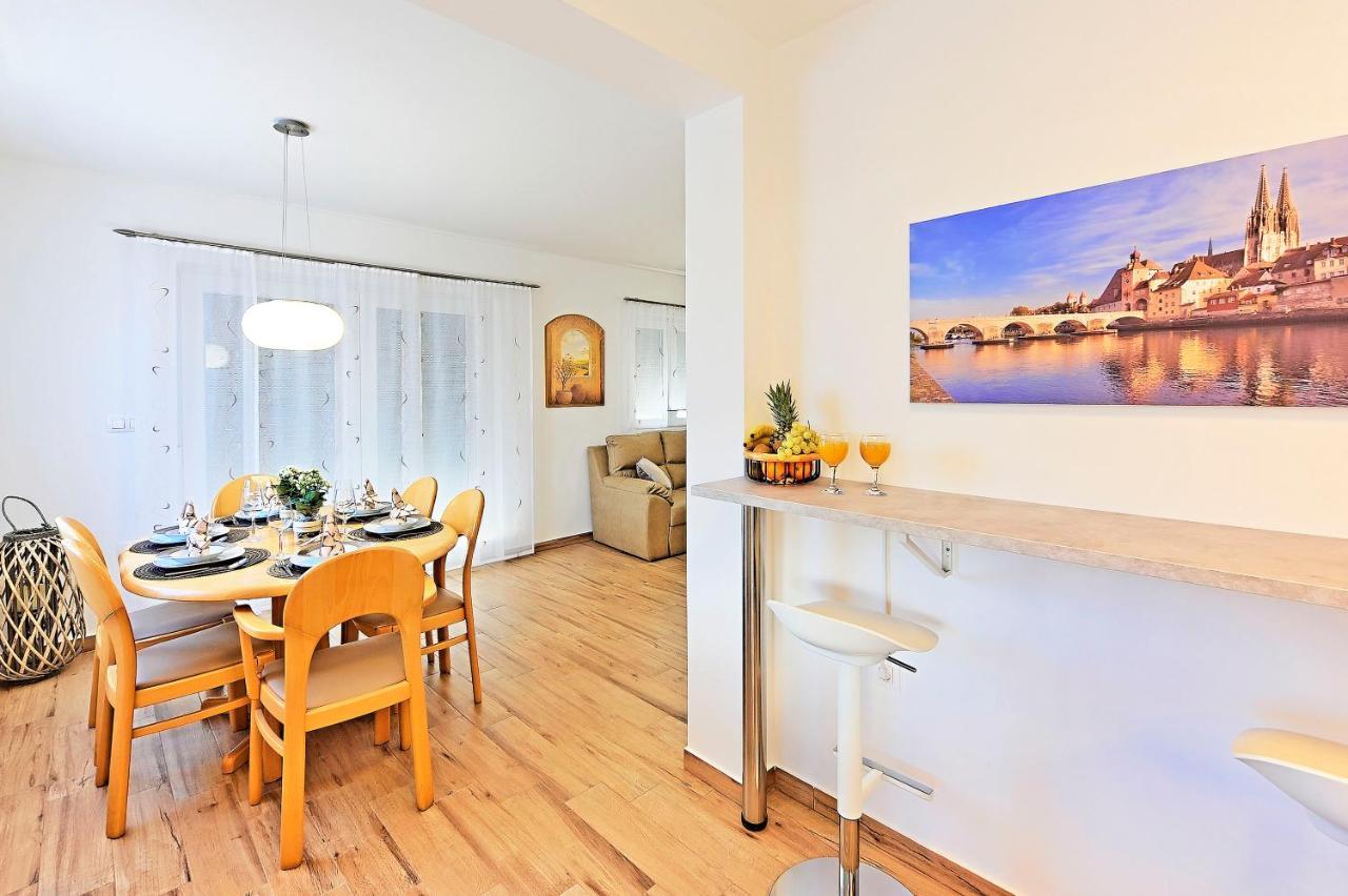 Casa Tara Three-Bedroom Holiday Home พูลา ภายนอก รูปภาพ