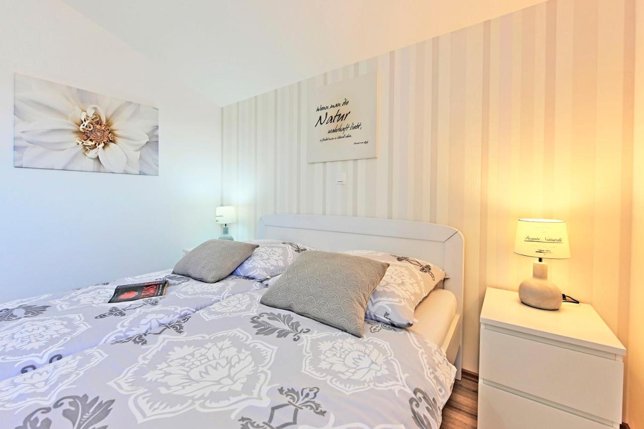 Casa Tara Three-Bedroom Holiday Home พูลา ภายนอก รูปภาพ