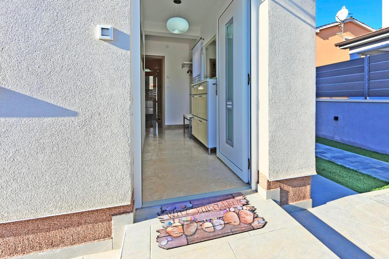 Casa Tara Three-Bedroom Holiday Home พูลา ภายนอก รูปภาพ
