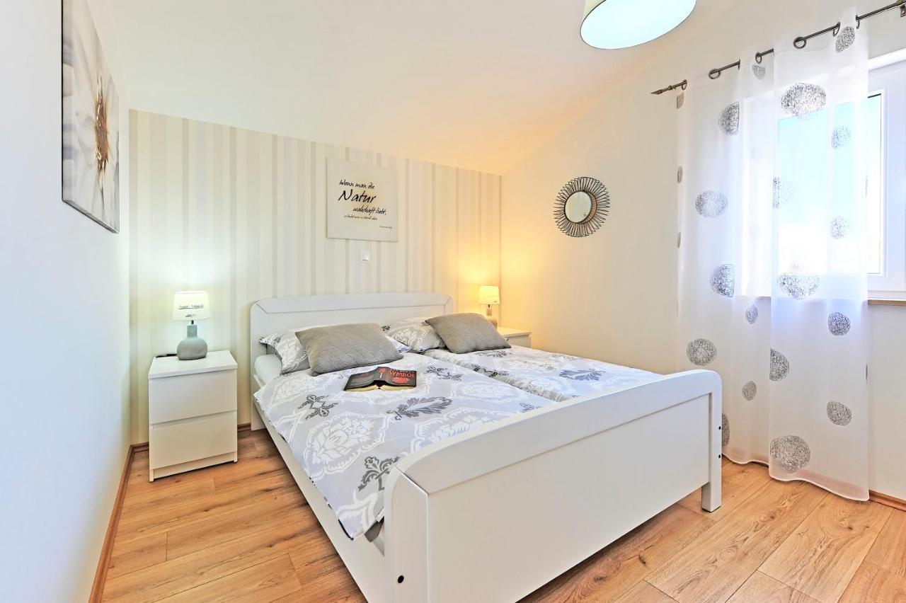 Casa Tara Three-Bedroom Holiday Home พูลา ภายนอก รูปภาพ
