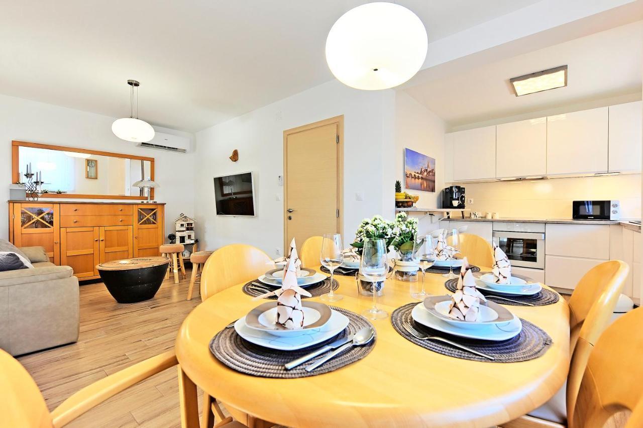Casa Tara Three-Bedroom Holiday Home พูลา ภายนอก รูปภาพ