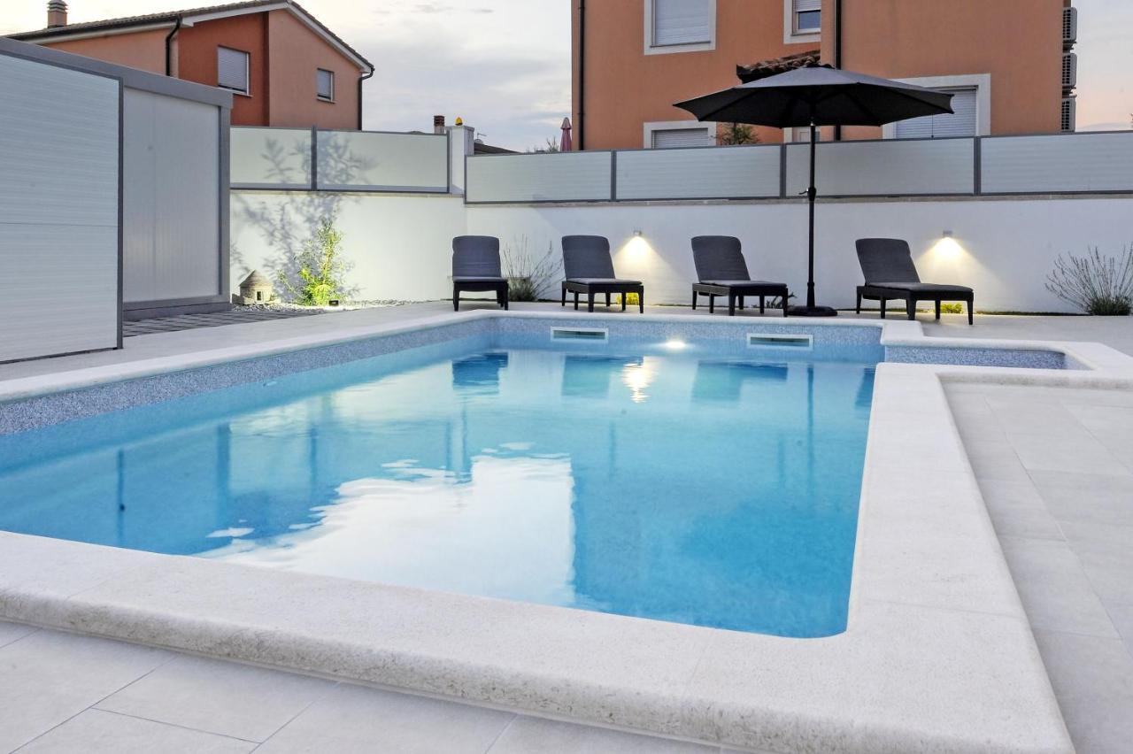 Casa Tara Three-Bedroom Holiday Home พูลา ภายนอก รูปภาพ